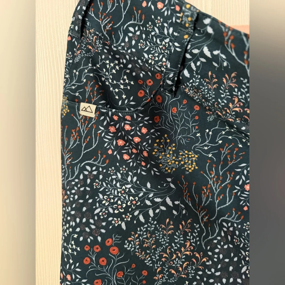 WILD RYE Size 18 Green Peach Floral Print Bike Shorts MTB Stretch Womens - Picture 2 of 5